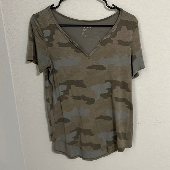 American Eagle Outfitters Tops - American Eagle soft and sexy camo tee